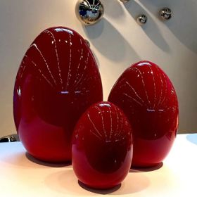 ESCULTURA GRANDE EGG ROJO - PLAT - NEGRO